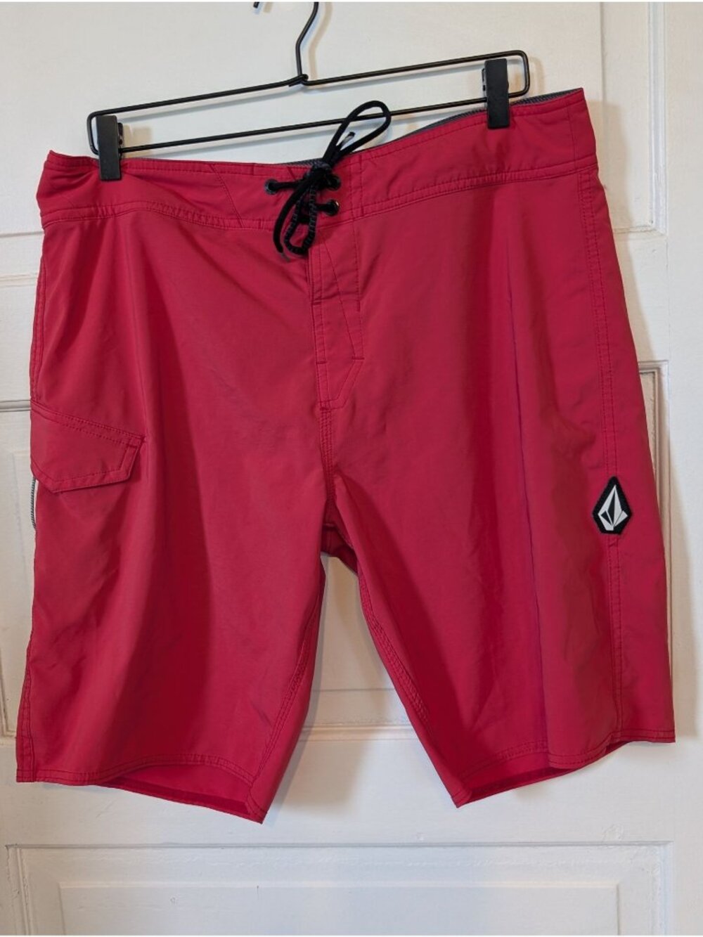 Volcom Men's Red Lido Solid Mod 20" Boardshorts Size 34 Beach Swim Vacation